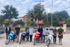 Tạm giữ 5 đối tượng mang hung khí gây rối trật tự công cộng