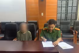 Xử lý đối tượng “phe vé” bóng đá tại sân vận động Việt Yên