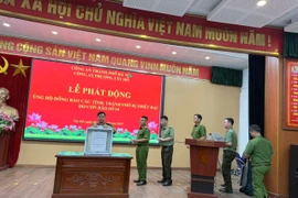 Công an phường Tây Hồ quyên góp ủng hộ đồng bào bị thiệt hại do bão, lũ