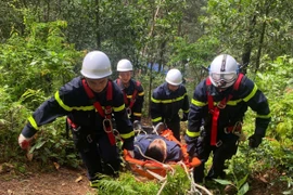 Đội hình cứu nạn, cứu hộ sử dụng phương pháp đặc biệt vào nhiệm vụ khẩn nguy