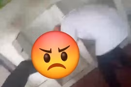 Xử lý nhóm học sinh lôi bạn vào nhà vệ sinh để "nói chuyện"