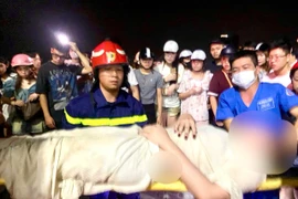 Kịp thời cứu nạn người phụ nữ gặp nguy hiểm ở hồ Tây