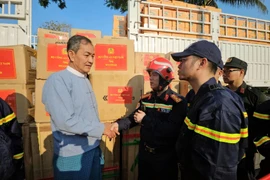 Bộ Công an trao gần 3 tấn hàng cứu trợ cho Myanmar