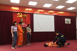 Cảnh sát phòng cháy hướng dẫn cách sử dụng điện an toàn mùa nắng nóng