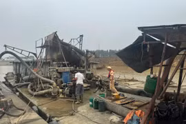 Xử phạt gần 70 triệu đồng, tạm giữ 3 tàu xi măng lõi thép vi phạm