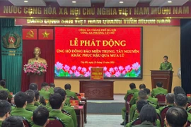 Công an phường Tây Hồ hỗ trợ miền Trung, Tây Nguyên nhiều phần quà và tiền