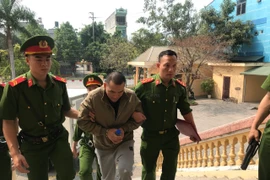 Đối tượng táo tợn điểu khiển xe máy vận chuyển 18 bánh heroin