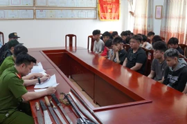 Xử lý nhóm đối tượng mang dao kiếm gây rối trật tự công cộng