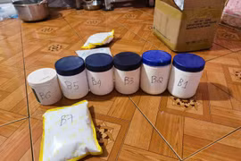 Khởi tố chủ cơ sở sử dụng chất cấm sản xuất giò chả