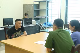 Vây bắt 2 đối tượng trộm cắp tài sản, dùng "bom xăng" chống người thi hành công vụ