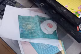 Khám xét đối tượng làm giả con dấu, tài liệu của cơ quan, tổ chức