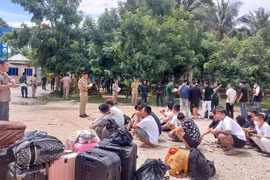 Tiếp nhận nhiều đối tượng liên quan đường dây lừa đảo qua mạng tại Campuchia