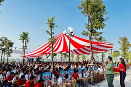 Công an xã Thiên Lộc tuyên truyền nâng cao ý thức an toàn giao thông cho học sinh