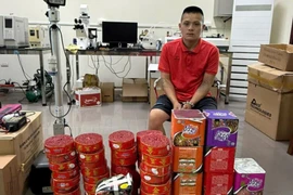 Bắt đối tượng tàng trữ hàng cấm