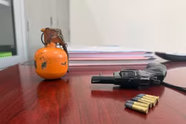 Bắt đối tượng tàng trữ vũ khí quân dụng trái phép