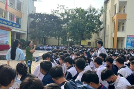 Công an xã Quang Minh ký cam kết an toàn giao thông tại học đường