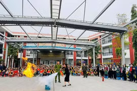 Hơn 600 giáo viên và học sinh mầm non trải nghiệm thoát nạn trong môi trường hoả hoạn