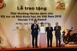 Honda Việt Nam trao tặng Giải thưởng Honda Y-E-S 2016