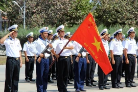 Uy nghiêm Lễ chào cờ giữa trời biển Trường Sa