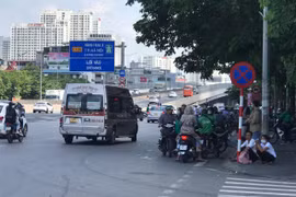 “Xe dù, bến cóc" ở Hà Nội khó xử lý triệt để - Nhìn từ 1 địa bàn "nóng"