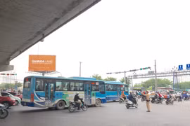 Căng mình điều tiết, ngăn ùn tắc giao thông từ cửa ngõ