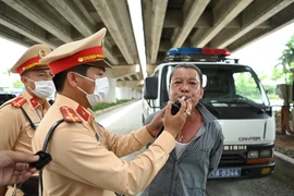 Gần 500 trường hợp 'nhậu' xong vẫn lái xe, bị Cảnh sát giao thông Thủ đô tuýt còi