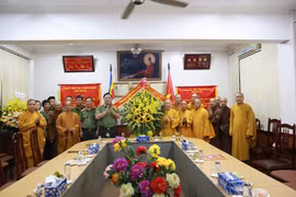 Công an Hà Nội chúc mừng Tân Ban trị sự Giáo hội Phật giáo Việt Nam thành phố Hà Nội