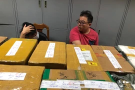 Nam thanh niên giỏi tiếng Trung Quốc, bắt tay người bản địa buôn lậu thuốc lá 