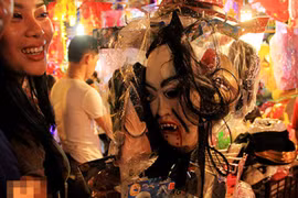 Giới trẻ rộn ràng chuẩn bị cho “Lễ hội ma quỷ- Halloween“