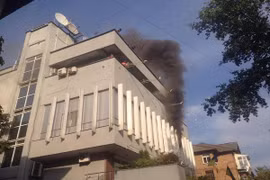 Một kênh truyền hình của Ukraine bị đốt cháy