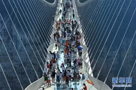 Trung Quốc mở cửa trở lại cầu kính cao nhất thế giới