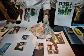 Phá đường dây mại dâm có sự tham gia của bé trai 13 tuổi 