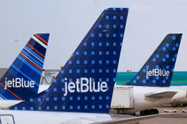 Sốc vì bị hãng hàng không giao nhầm con