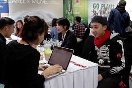 700 sinh viên bắt tay doanh nghiệp trong ngày hội việc làm