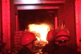 Cháy hàng nghìn m2 nhà xưởng làng nghề La Phù