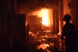 Vụ cháy ở La Phù: Đám cháy bùng phát từ khu vực chứa sơn tường