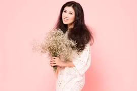 Top 9 Hoa hậu Du lịch quốc tế Emily Hồng Nhung ngọt ngào đón Valentine