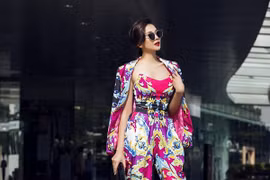 Siêu mẫu Thanh Hằng khoe chân dài miên man đầy quyến rũ