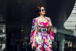 Siêu mẫu Thanh Hằng khoe chân dài miên man đầy quyến rũ