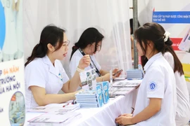 Học sinh Hà Nội được tư vấn chuyên sâu về khối ngành sức khỏe, ngôn ngữ