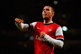 Arsenal để ngỏ kế hoạch bán Podolski
