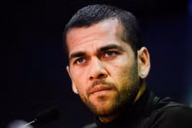 Dani Alves: “Nếu Barca thắng thì đó là nhờ trọng tài…”