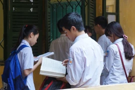 4 trường THPT chuyên của Hà Nội hạ nhiệt điểm chuẩn