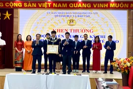Hà Nội tuyên dương học sinh, giáo viên đạt thành tích cao kỳ thi Olympic Khoa học trẻ quốc tế 2023
