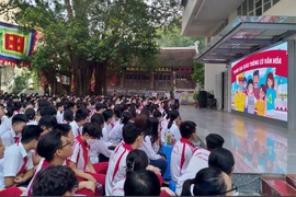 Yêu cầu tất cả trường học Hà Nội triển khai hưởng ứng Ngày Pháp luật Việt Nam