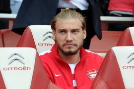 Arsenal không muốn giữ chân Bendtner