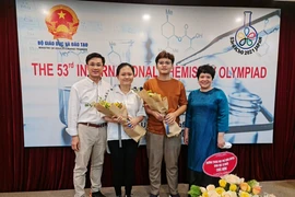 Hà Nội khen thưởng học sinh đoạt Huy chương Vàng kỳ thi quốc tế