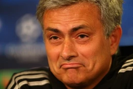 HLV Mourinho trần tình về pha ăn mừng