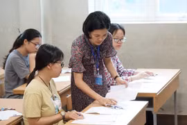 Băn khoăn trách nhiệm giám thị khi thí sinh trường chuyên trượt tốt nghiệp vì ngủ quên trong phòng thi