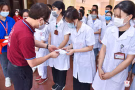 Sinh viên, giảng viên Đại học Y Hà Nội chi viện lần thứ ba cho tâm dịch trong vòng 10 ngày